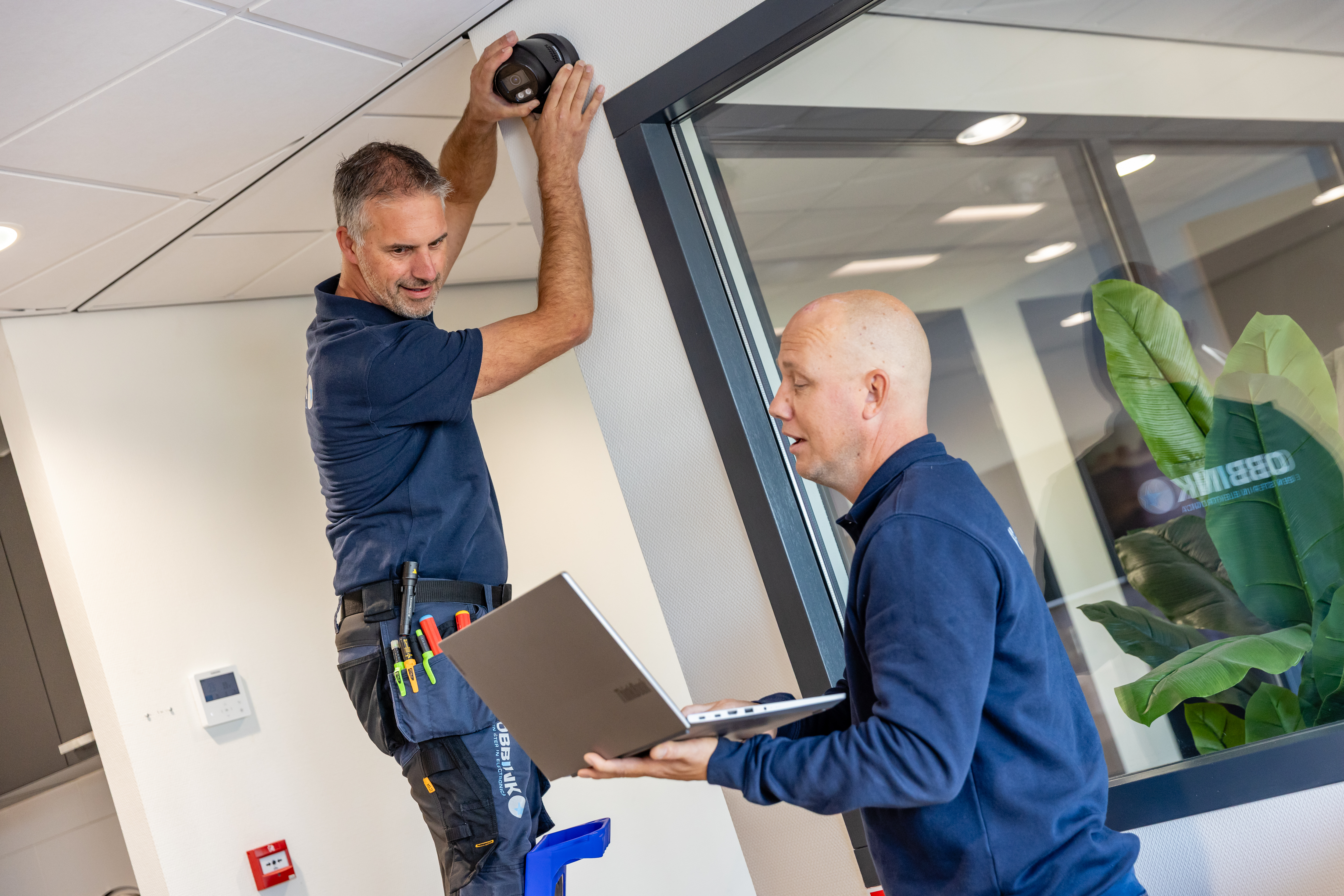 Obbink Service-monteurs werken op locatie